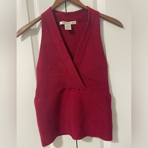 #211-MELANIE M . -Silk blend v neck sleeveless top - Picture 1 of 3